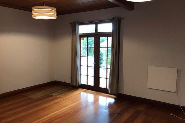 Photo of property in 11 Highbury Crescent, Highbury, Wellington, 6012