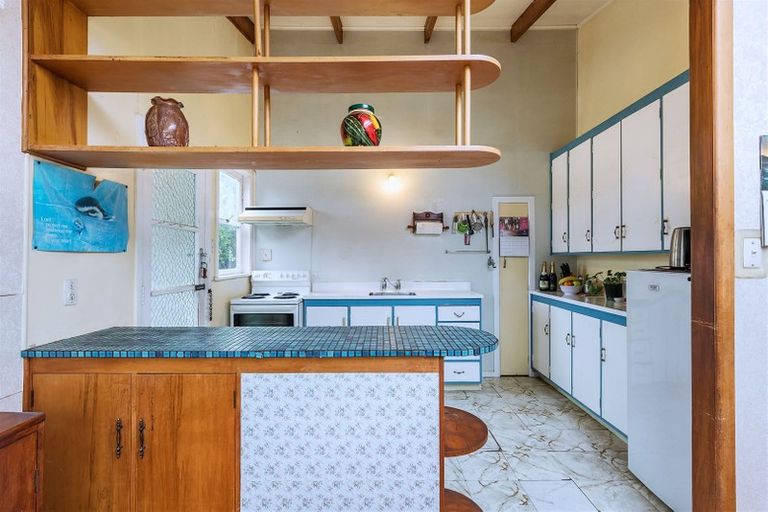 Photo of property in 20 Sunray Avenue, Titirangi, Auckland, 0604