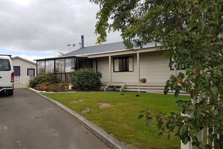 Photo of property in 14 Gladys Place, Kelvin Grove, Palmerston North, 4414