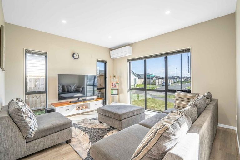 Photo of property in 3 Sapwood Crescent, Takanini, 2110