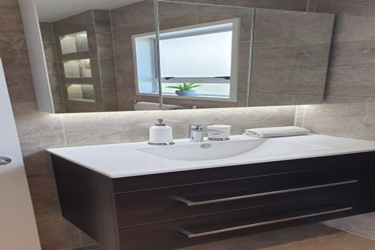 Photo of property in 313 Hobsonville Road, Hobsonville, Auckland, 0618