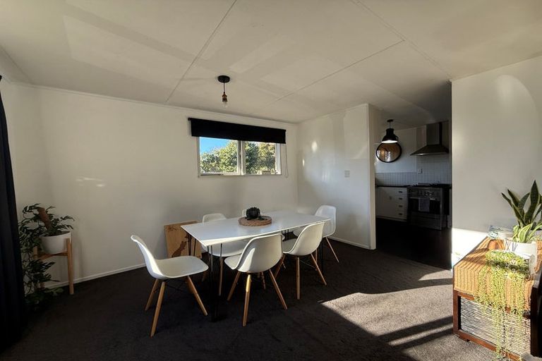 Photo of property in 38 Clivedon Place, Redwood, Christchurch, 8051