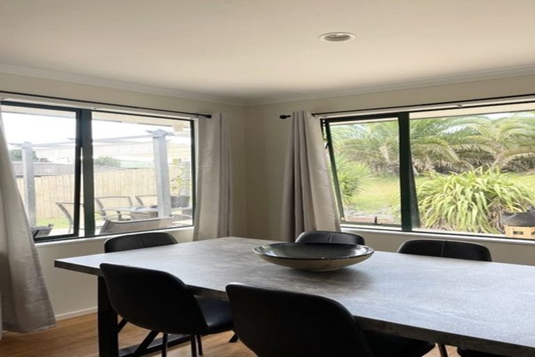 Photo of property in 38 Hewlett Road, Massey, Auckland, 0614