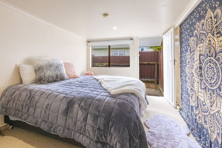 Photo of property in 2/2 Gloucester Street, Taradale, Napier, 4112