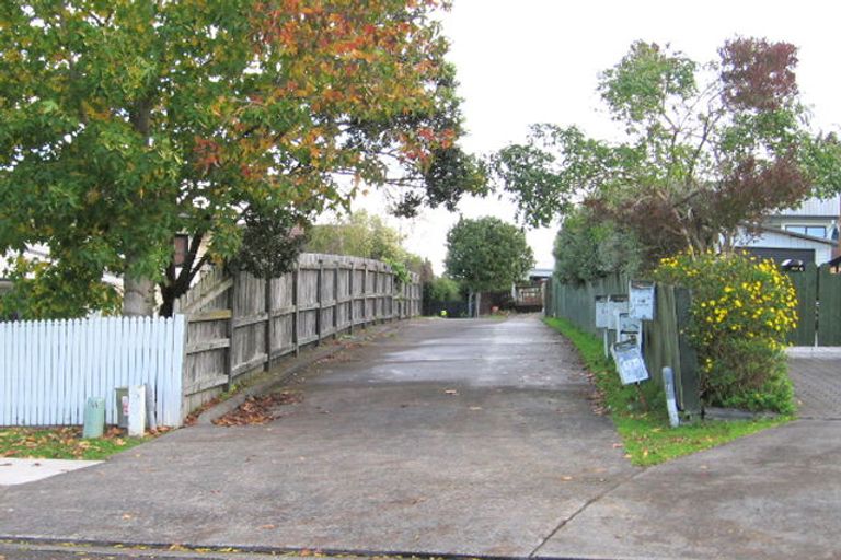 Photo of property in 1/9 Coubray Place, Botany Downs, Auckland, 2010