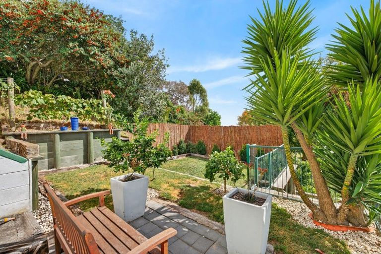 Photo of property in 16 Awarua Crescent, Havelock North, 4130