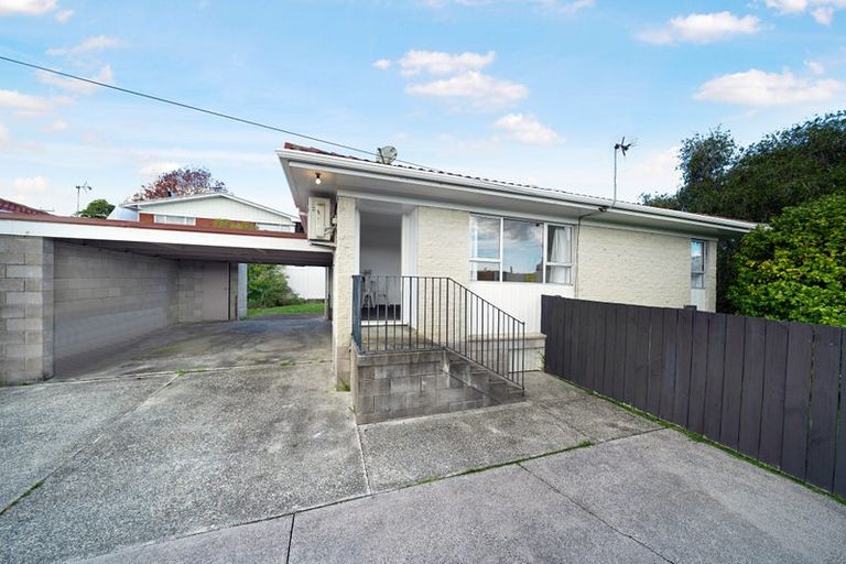 Photo of property in 1/28 Taipari Road, Te Atatu Peninsula, Auckland, 0610
