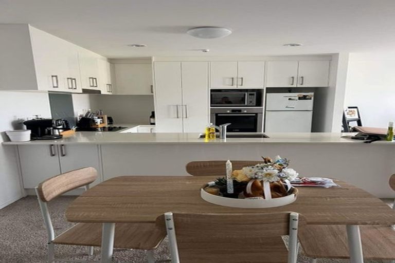 Photo of property in Apollo Apartments, 201/46 Rosedale Road, Rosedale, Auckland, 0632