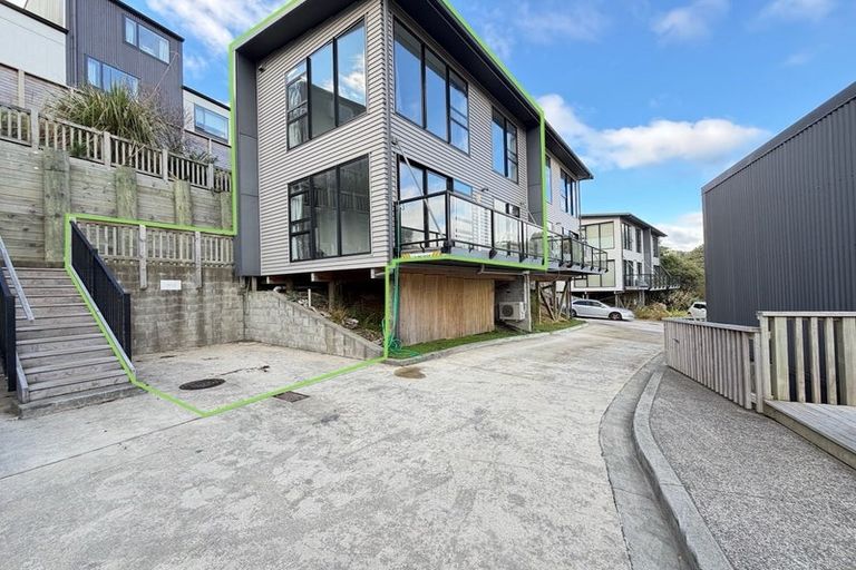 Photo of property in 13 Ara Patukawenga, Tawa, Wellington, 5028