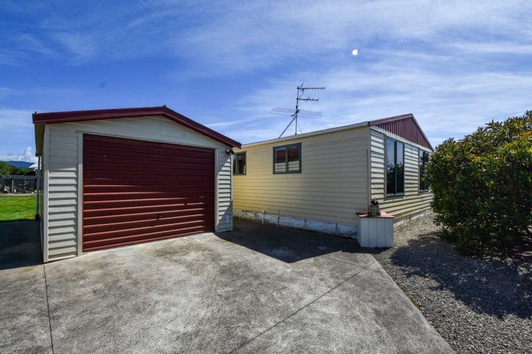 Photo of property in 6 Kupe Drive, Carterton, 5713