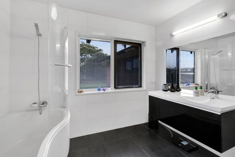 Photo of property in 17a Kauri Street, Inglewood, 4330