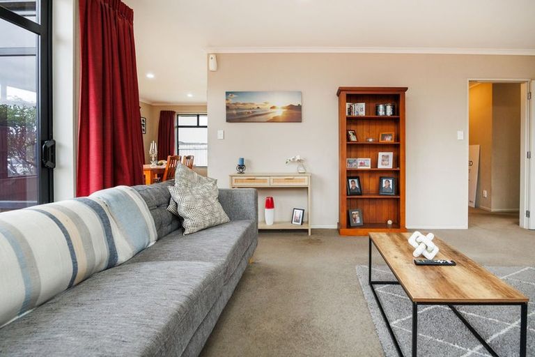 Photo of property in 46 Geneva Terrace, Kelvin Grove, Palmerston North, 4414