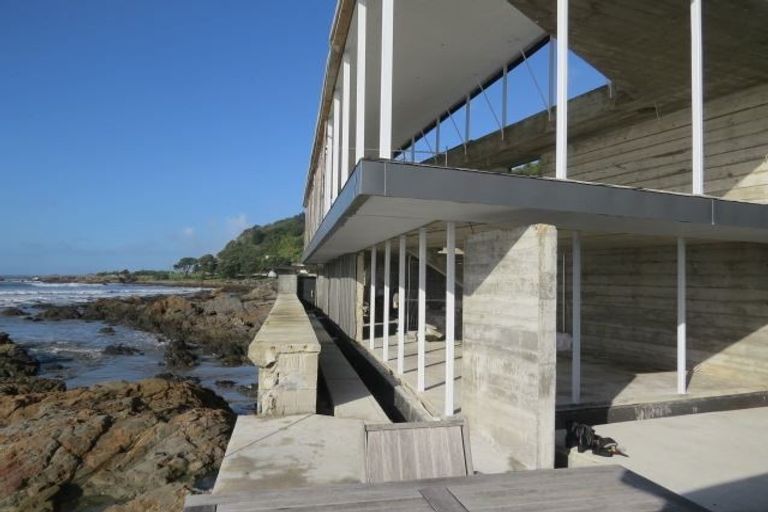 Photo of property in 279 Queens Drive, Lyall Bay, Wellington, 6022