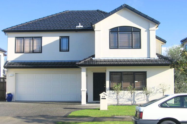 Photo of property in 57 Carousel Crescent, East Tamaki Heights, Auckland, 2016