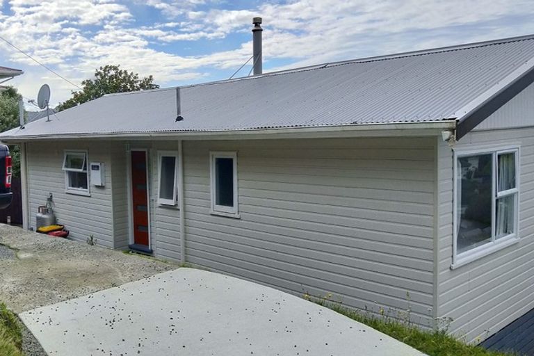 Photo of property in 5 Innes Way, Newlands, Wellington, 6037