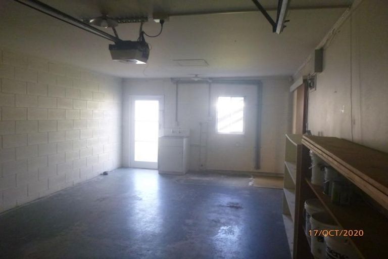 Photo of property in 1b/2 Divich Avenue, Te Atatu South, Auckland, 0610