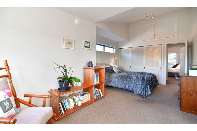 Photo of property in 9 Moffat Road, Red Beach, 0932