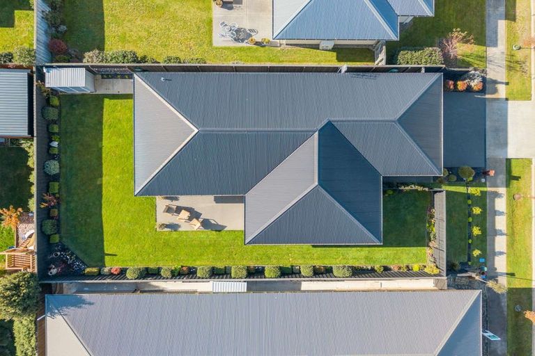 Photo of property in 12 Waimarie Street, Pegasus, 7612