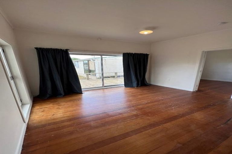 Photo of property in 16 Hall Avenue, Mangere, Auckland, 2022