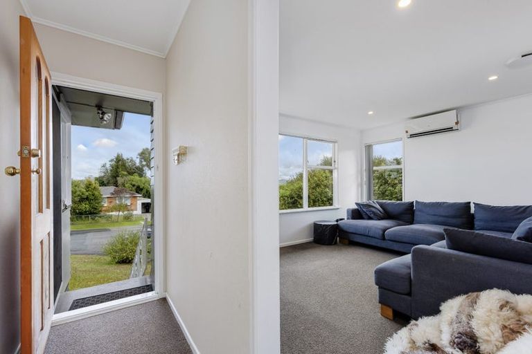 Photo of property in 9 Grimshaw Place, Henderson, Auckland, 0612
