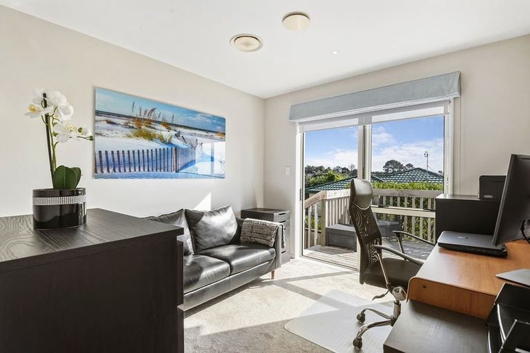 Photo of property in 7 Bushglen Court, Browns Bay, Auckland, 0630
