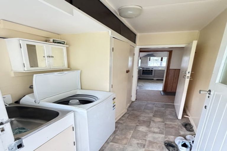 Photo of property in 81 Kenmore Street, Newlands, Wellington, 6037