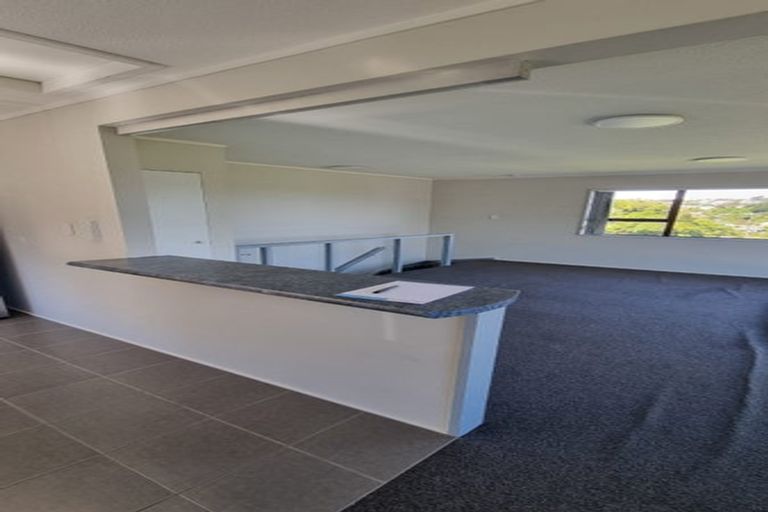 Photo of property in 29f2 Cheltenham Terrace, Newlands, Wellington, 6037