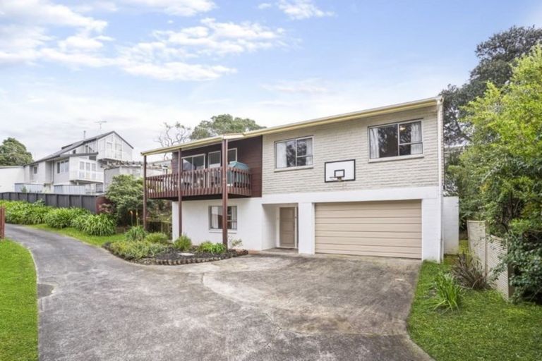 Photo of property in 1/56 Knightsbridge Drive, Forrest Hill, Auckland, 0620