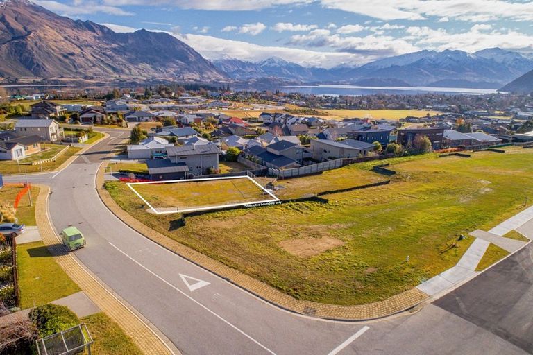 Photo of property in 9 Mcleod Avenue, Wanaka, 9305