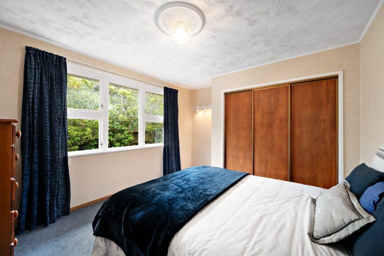 Photo of property in 7 Turville Crescent, Newlands, Wellington, 6037