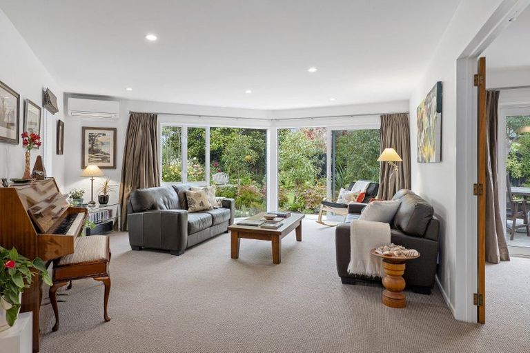 Photo of property in 20 Derenzy Place, Avonhead, Christchurch, 8042