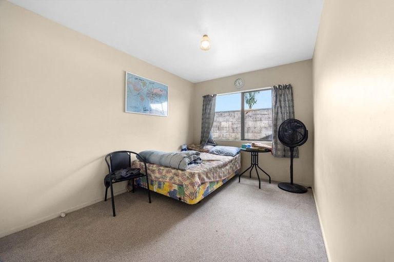 Photo of property in 2/49 Clevedon Road, Papakura, 2110