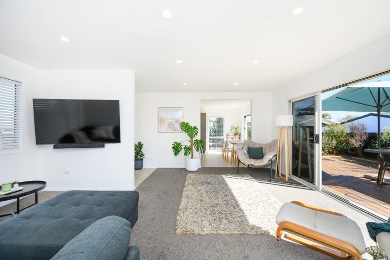 Photo of property in 10 Gladys Place, Kelvin Grove, Palmerston North, 4414