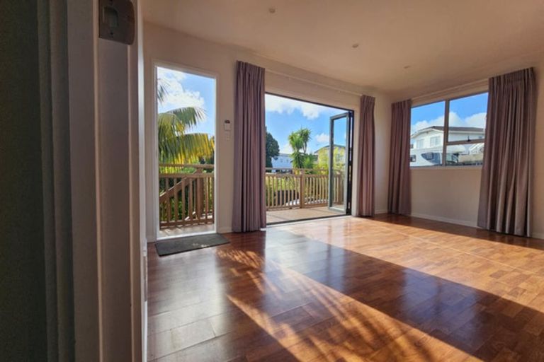 Photo of property in 2/25 Moire Road, Massey, Auckland, 0614