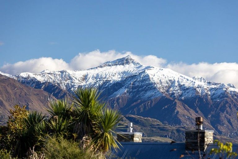Photo of property in 23 Waimana Place, Wanaka, 9305