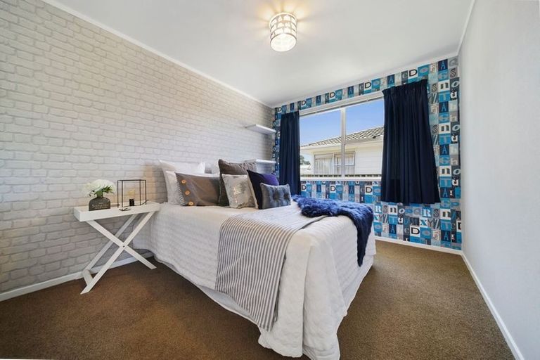 Photo of property in 6 Lynley Place, Pakuranga Heights, Auckland, 2010