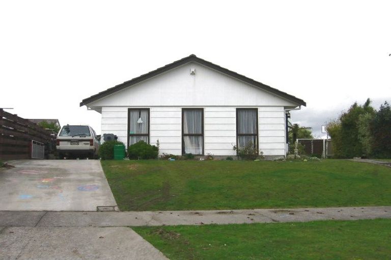 Photo of property in 74 Hillcrest Drive, Kelvin Grove, Palmerston North, 4414