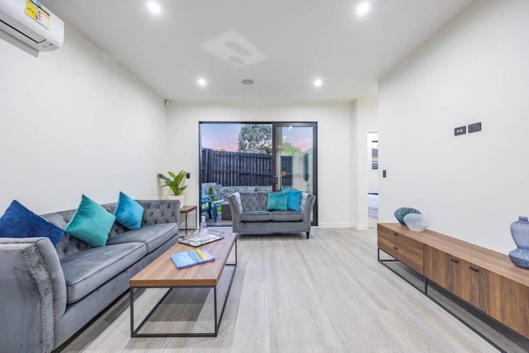 Photo of property in 26a Tupaki Place, Pakuranga Heights, Auckland, 2010