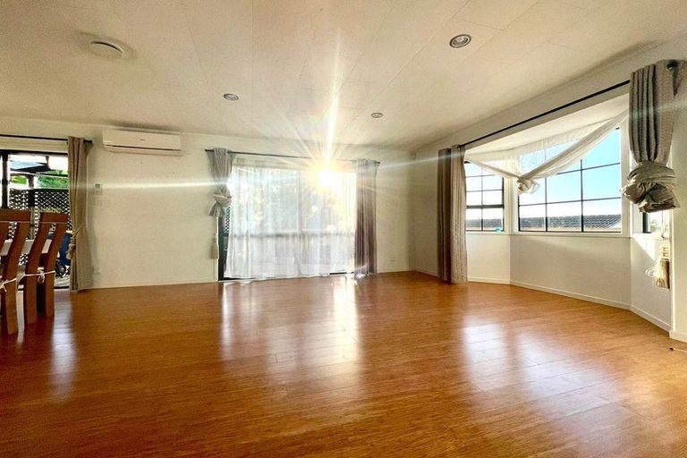 Photo of property in 19 Santiago Crescent, Unsworth Heights, Auckland, 0632