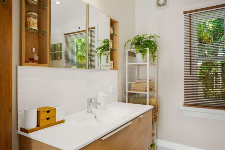 Photo of property in 139 Titirangi Road, New Lynn, Auckland, 0600