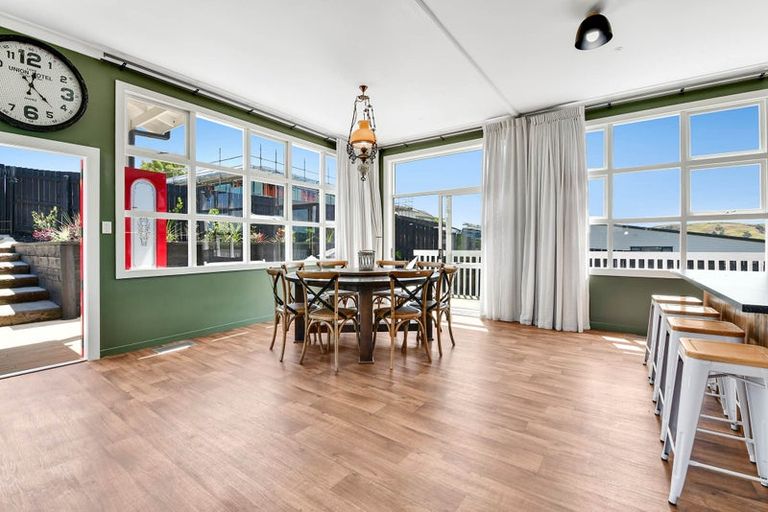 Photo of property in 4 Forlong Rise, Helensville, 0800