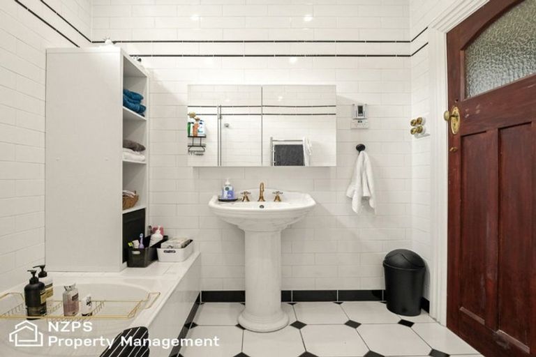 Photo of property in 143 Kenmure Road, Kenmure, Dunedin, 9011
