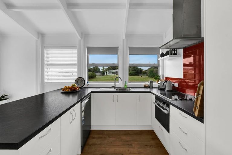 Photo of property in 15 Tasman Street, Opunake, 4616