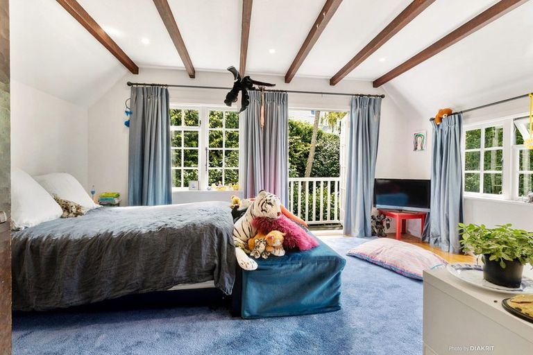 Photo of property in 100 Glenmore Street, Northland, Wellington, 6012