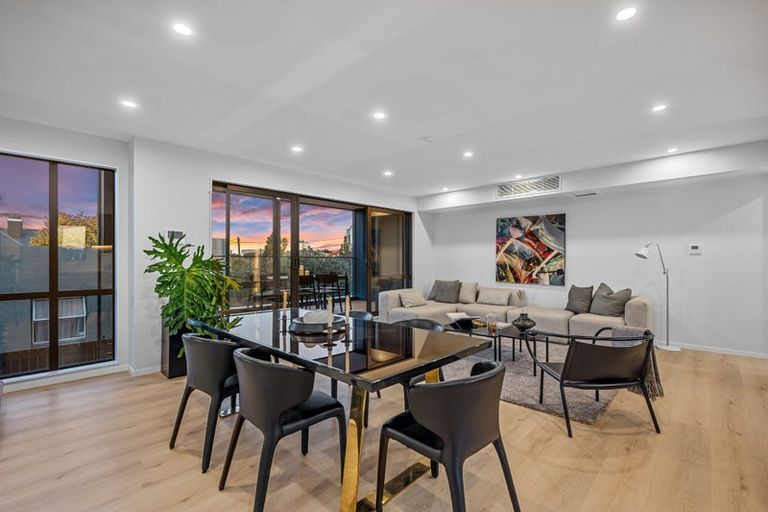 Photo of property in 13a Dominion Street, Takapuna, Auckland, 0622