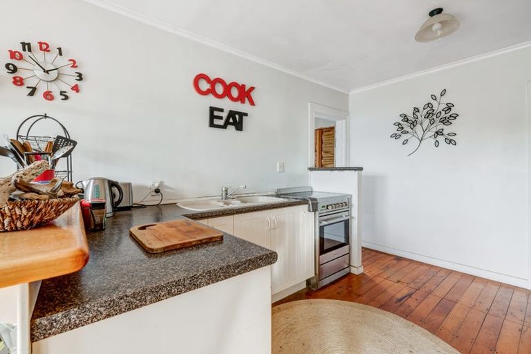 Photo of property in 24 Jean Place, Stanmore Bay, Whangaparaoa, 0932
