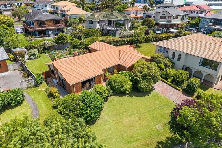 Photo of property in 5 Marina View Drive, West Harbour, Auckland, 0618