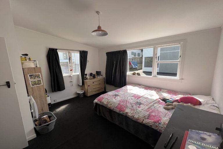 Photo of property in 18 Tamar Street, Island Bay, Wellington, 6023