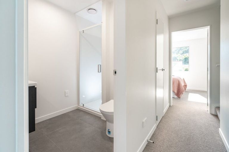 Photo of property in 84 Ara Paiwhenua, Tawa, Wellington, 5028