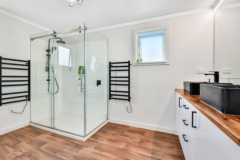 Photo of property in 4 Forlong Rise, Helensville, 0800